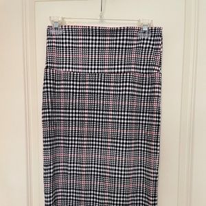 Houndstooth Stretchy knee-length skirt